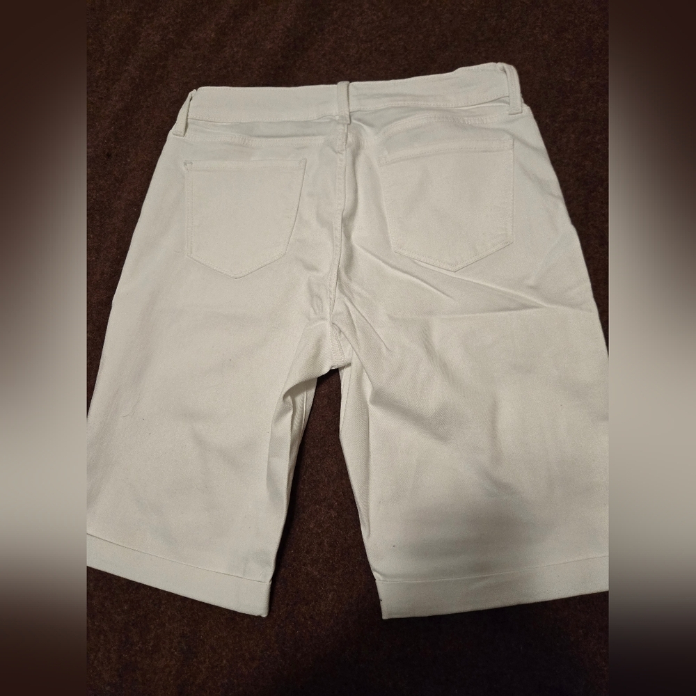 New! St. Johns Bay 11in Bermunda Short White Size 10 - Picture 9 of 10